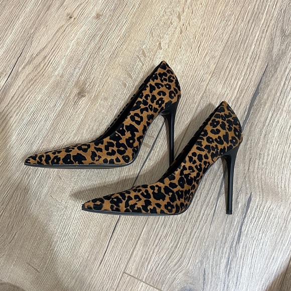 Zara Basic Collection Leopard Print Heels - Picture 5 of 10